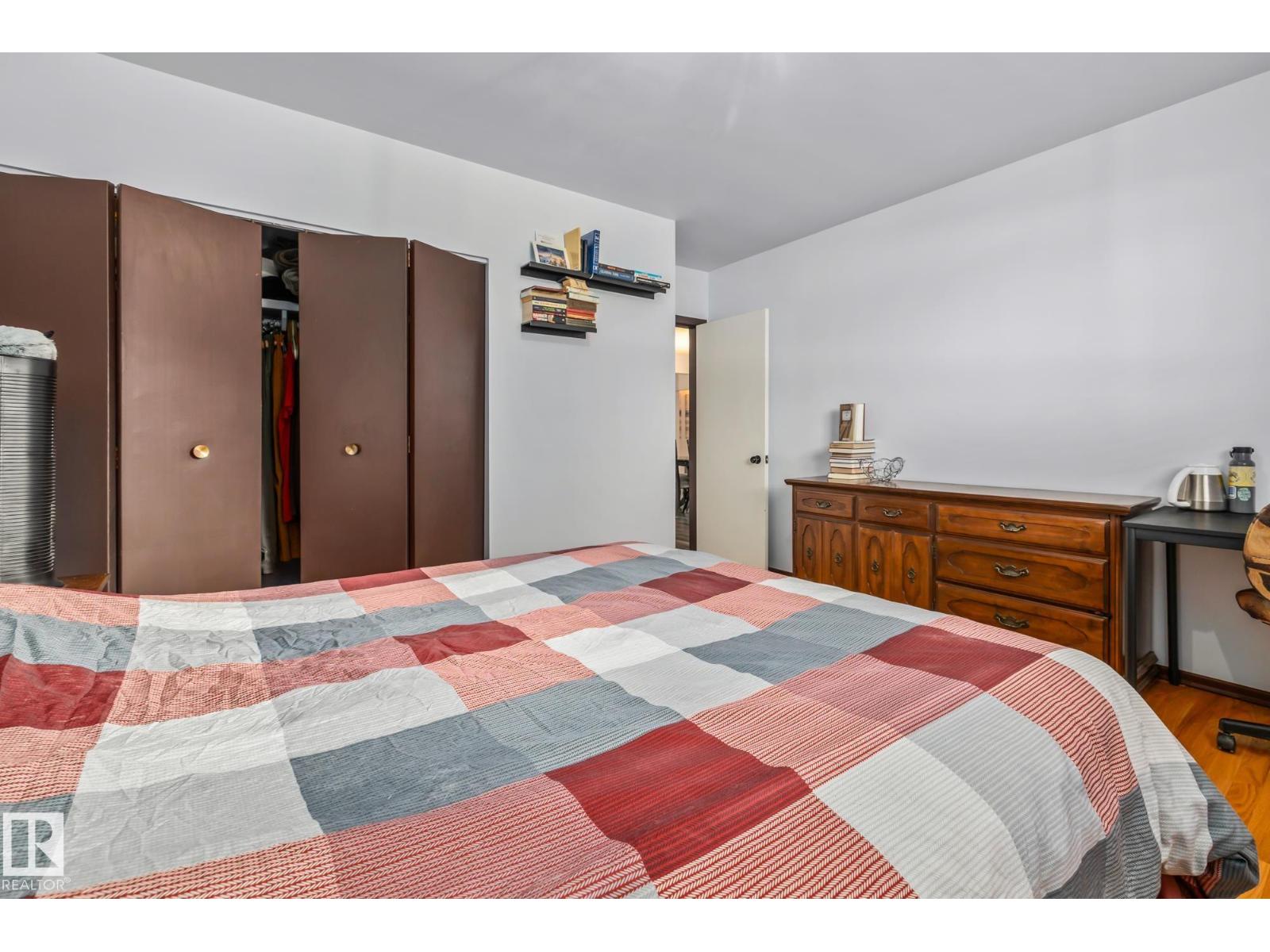 8812 135 AV NW - 28