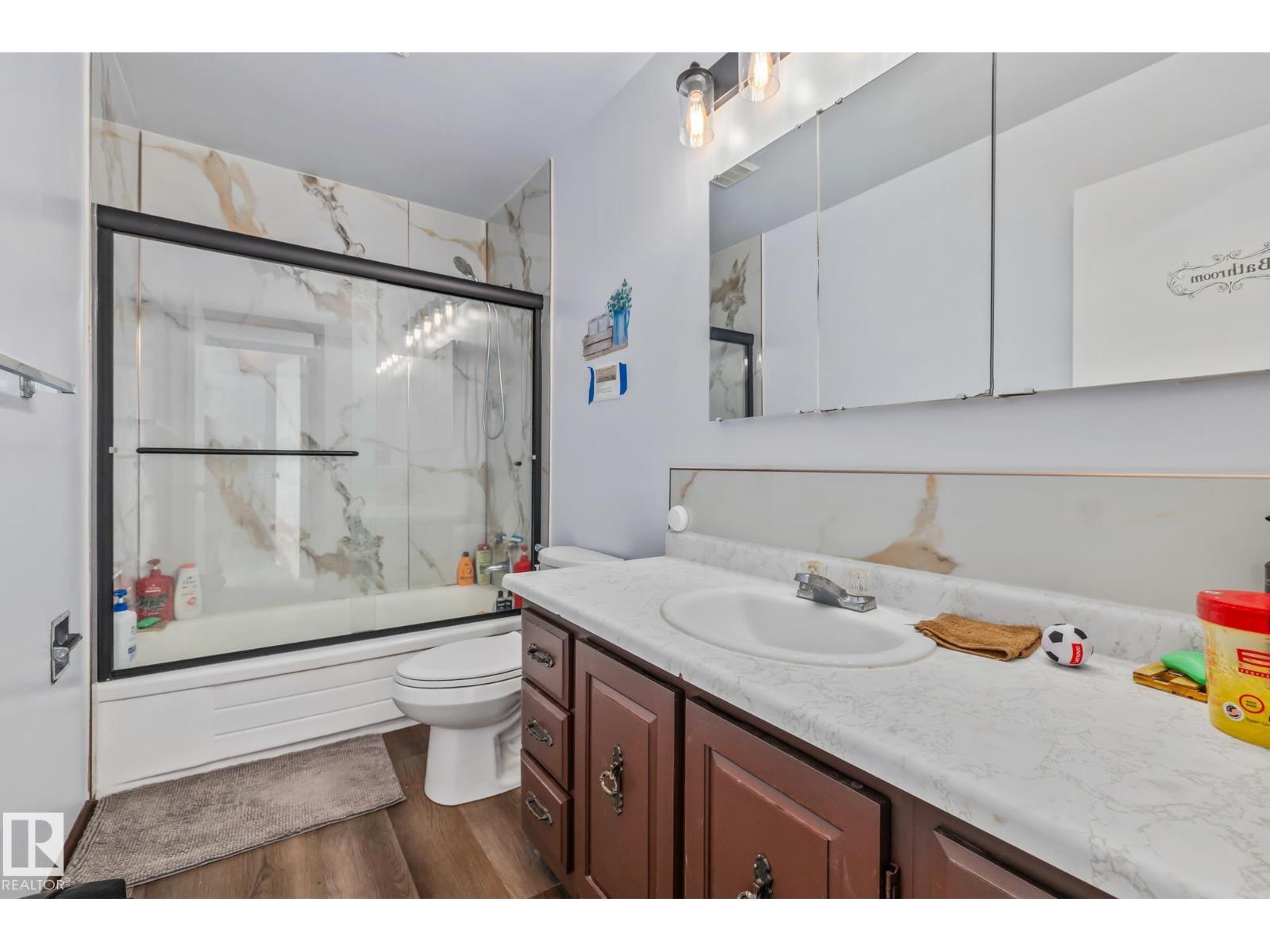8812 135 AV NW - 35