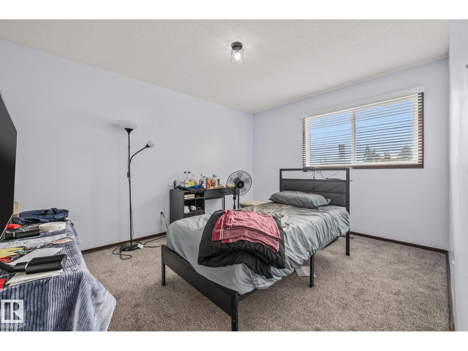 8812 135 AV NW - 33