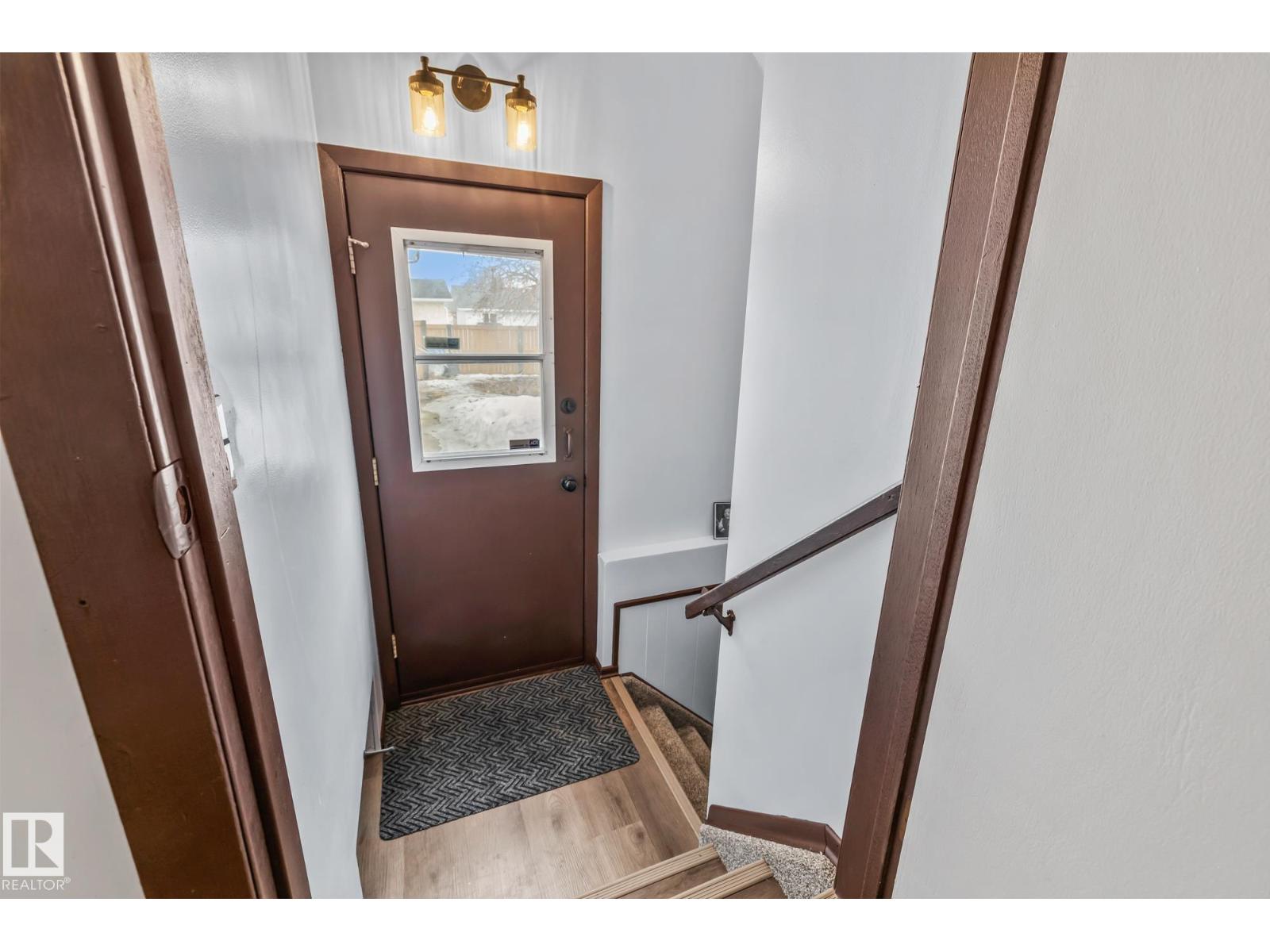 8812 135 AV NW - 37