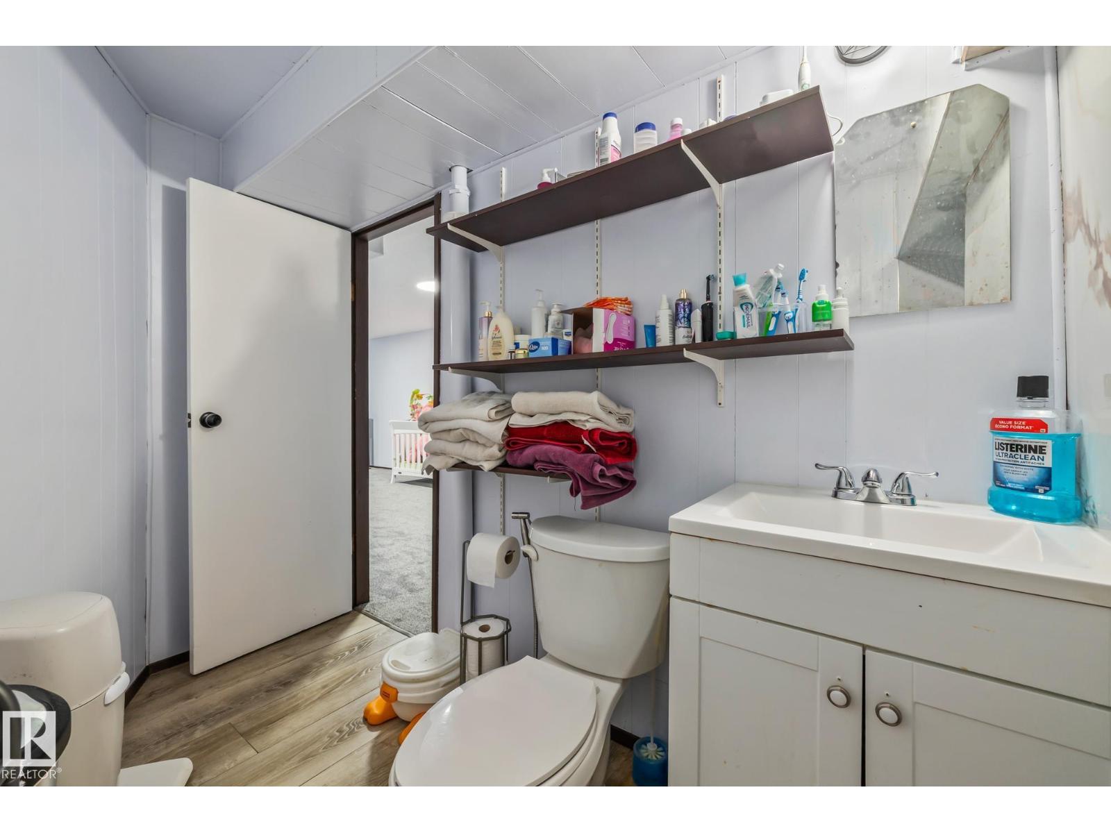 8812 135 AV NW - 44