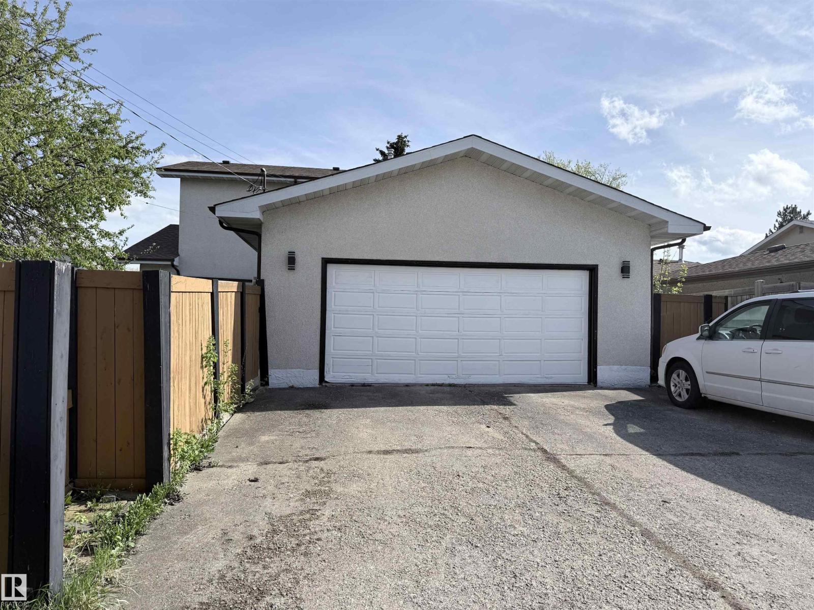 8812 135 AV NW - 49