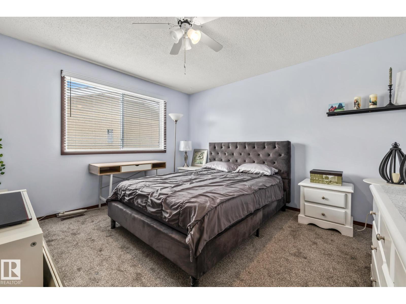 8812 135 AV NW - 29