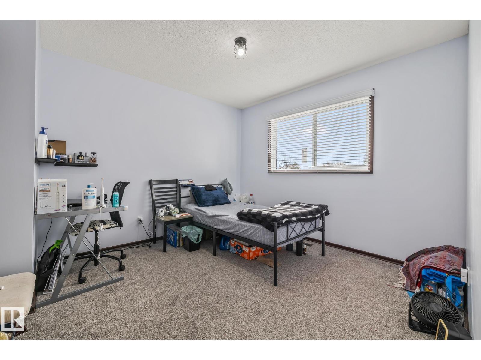 8812 135 AV NW - 36