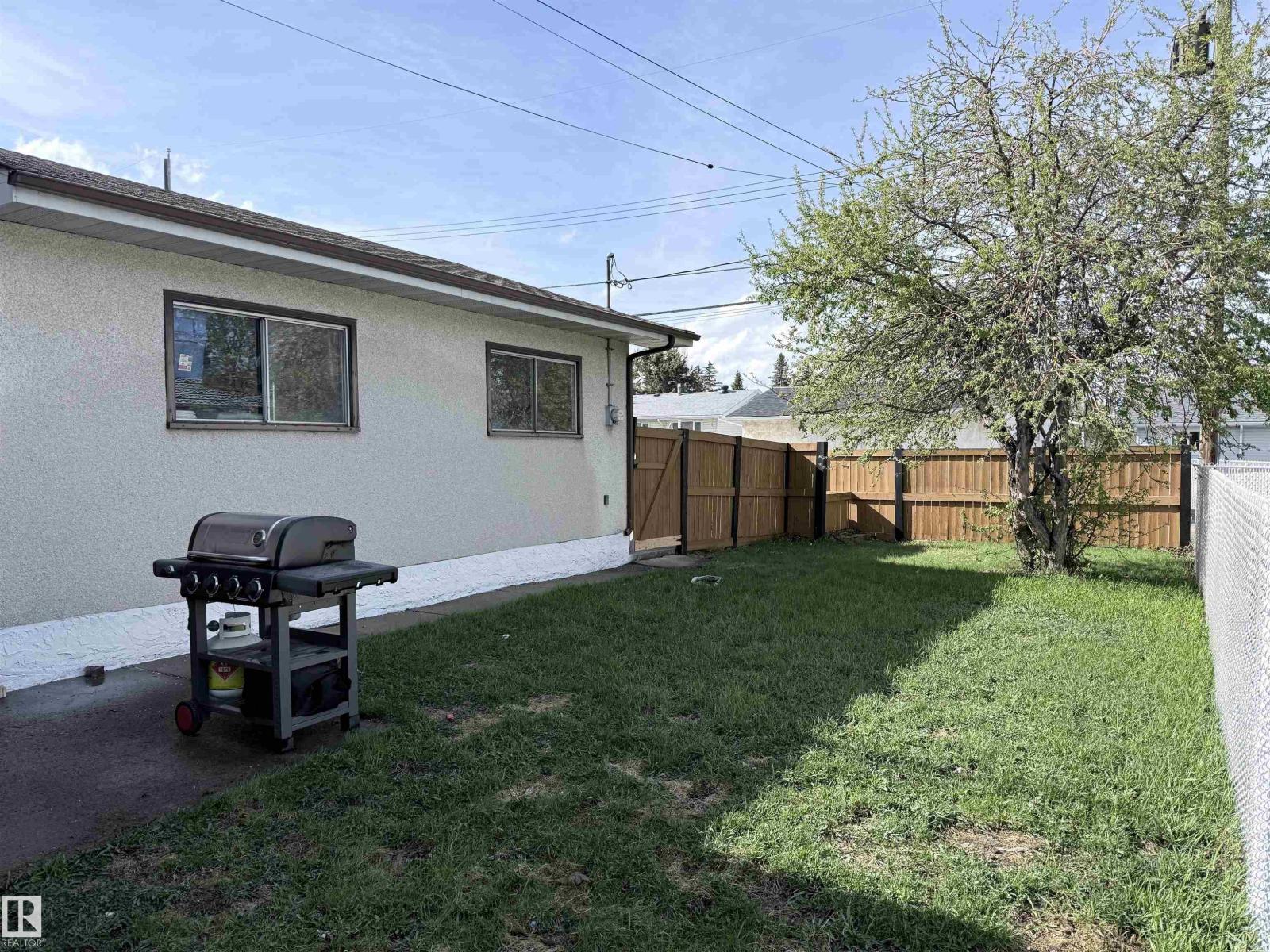 8812 135 AV NW - 48