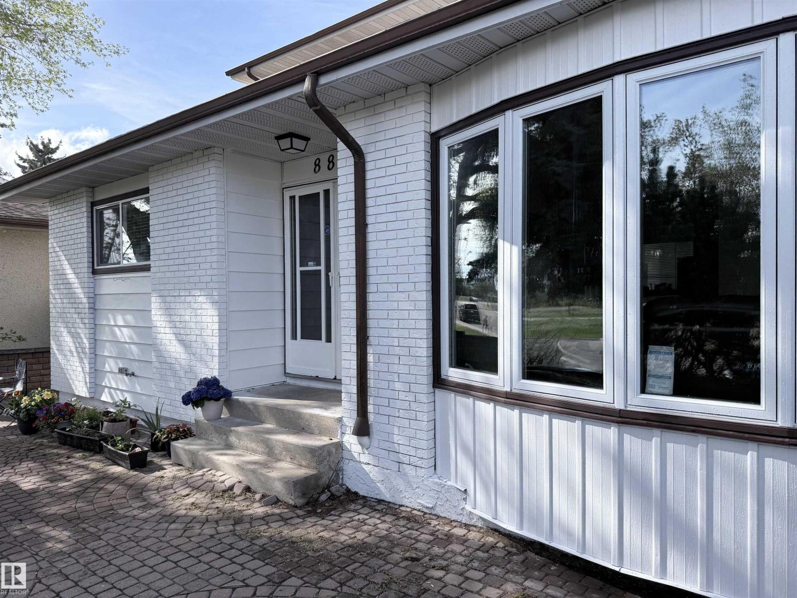 8812 135 AV NW - 47
