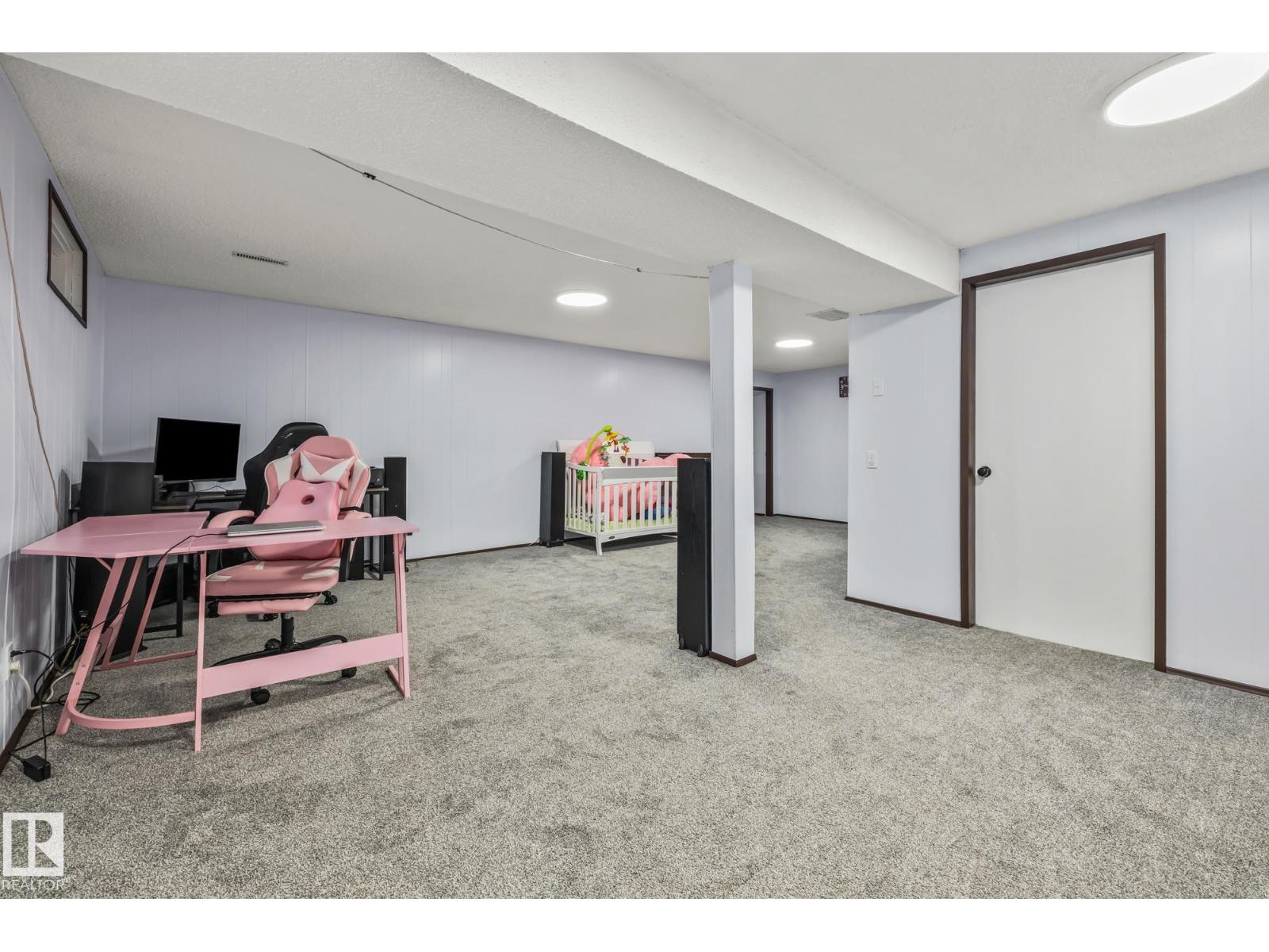 8812 135 AV NW - 38
