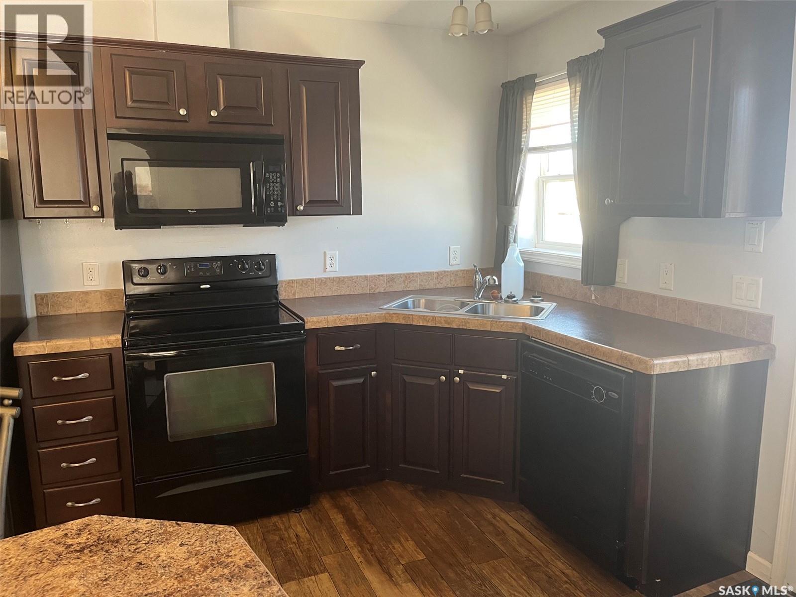 320 3RD AVENUE W - 10
