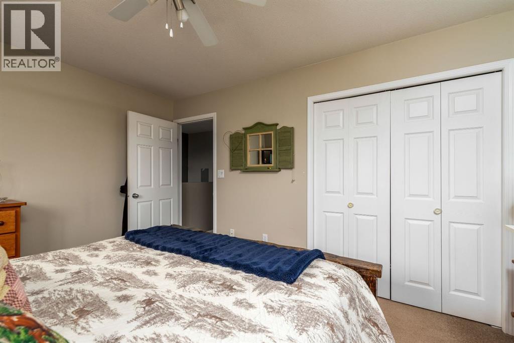 2305 51 Avenue - 13
