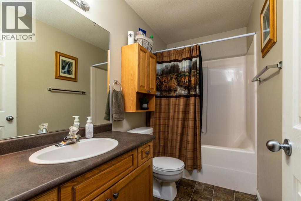 2305 51 Avenue - 14