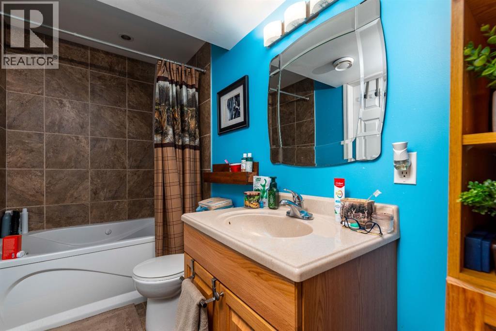 2305 51 Avenue - 21