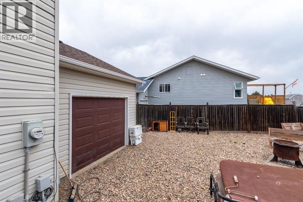 2305 51 Avenue - 32