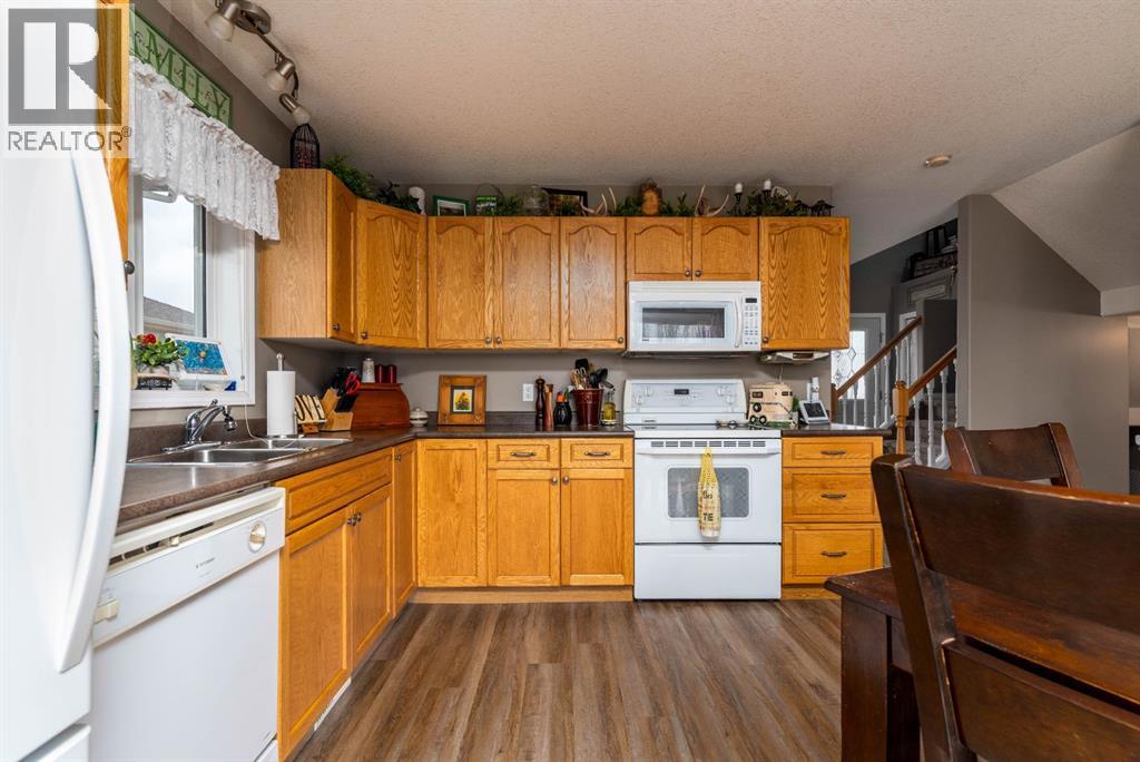 2305 51 Avenue - 8
