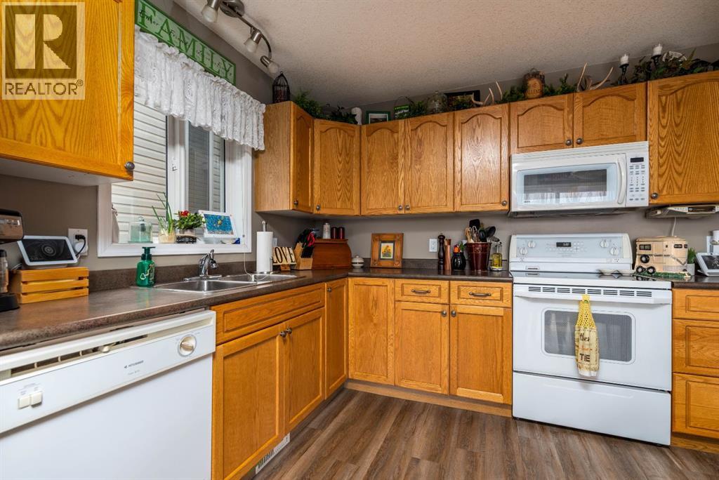 2305 51 Avenue - 9