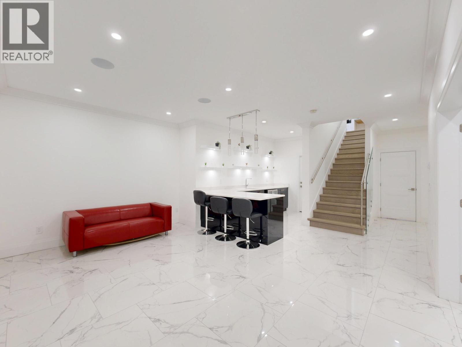 3560 HIGHLAND BOULEVARD, North Vancouver