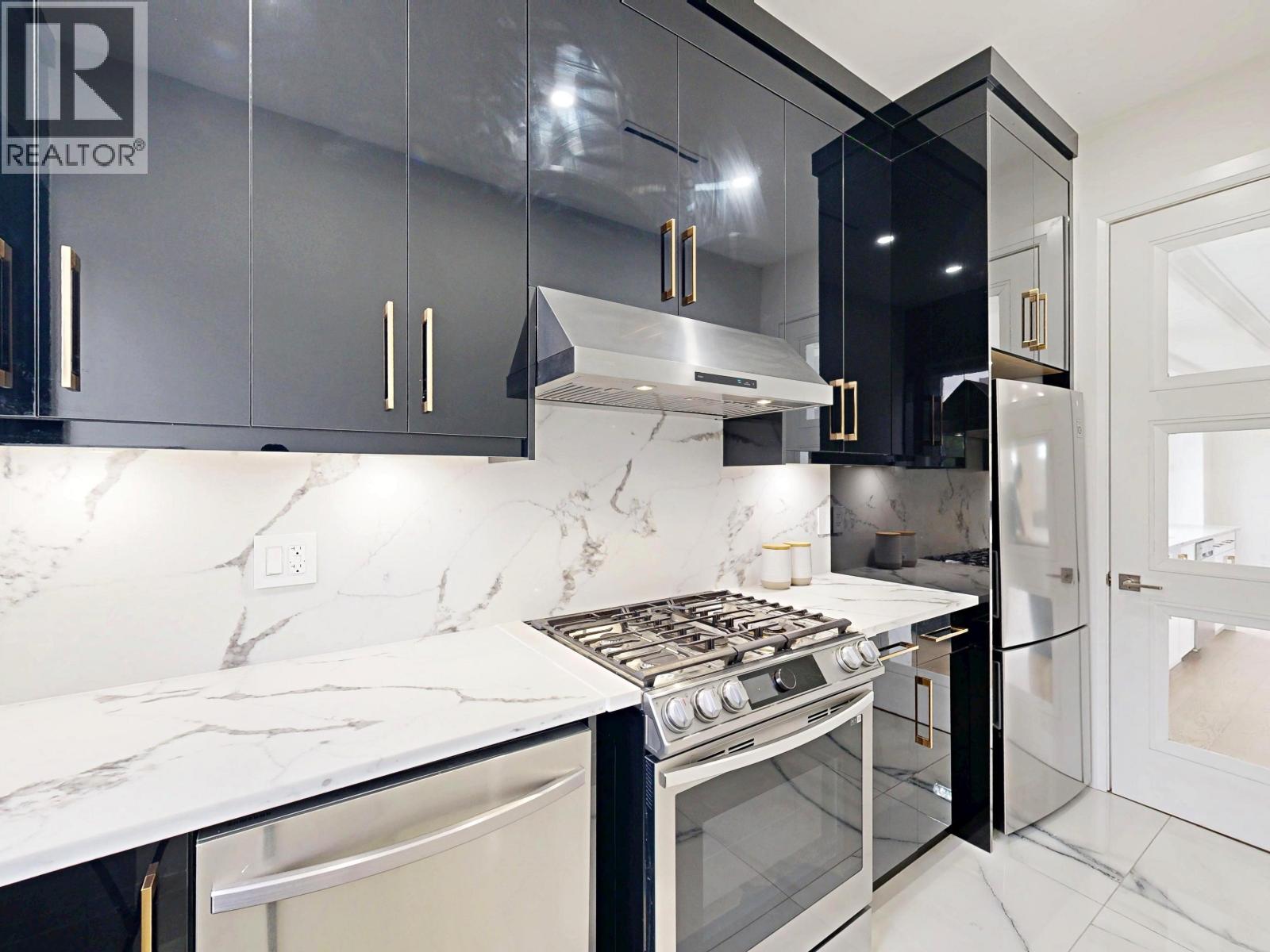3560 HIGHLAND BOULEVARD, North Vancouver