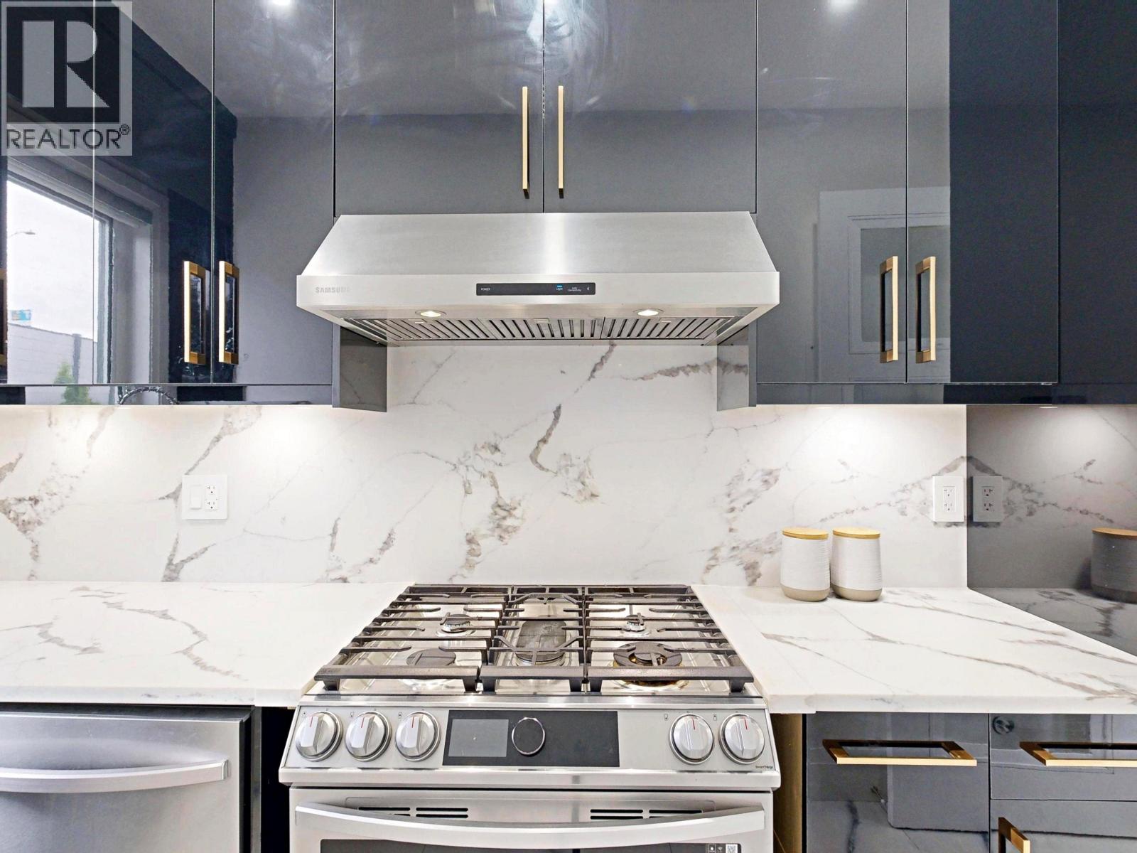 3560 HIGHLAND BOULEVARD, North Vancouver
