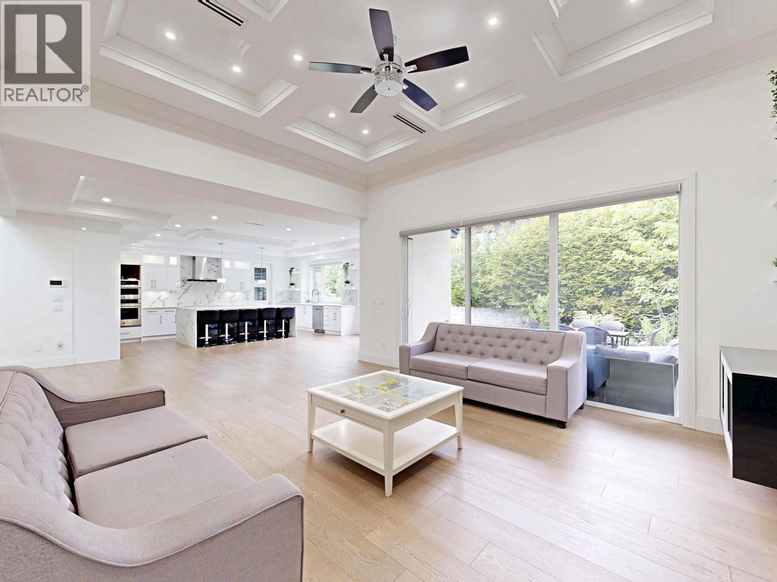 3560 HIGHLAND BOULEVARD, North Vancouver