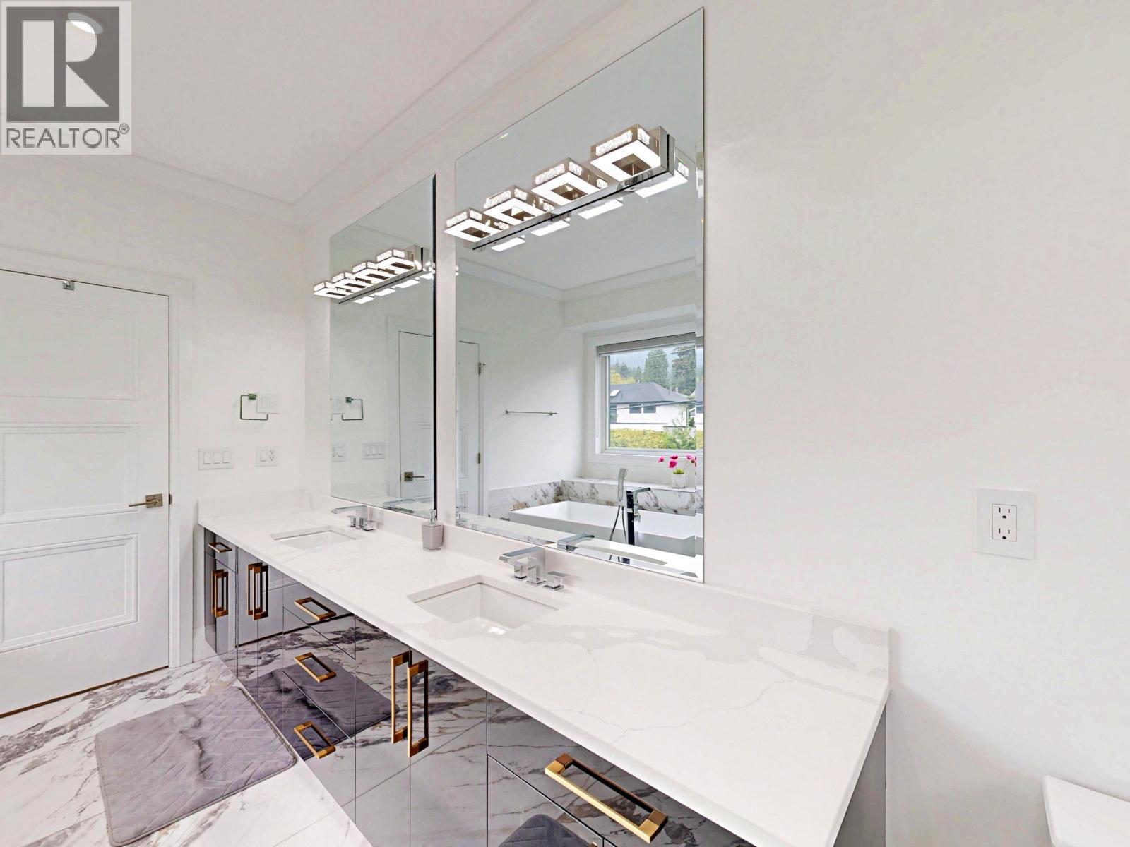 3560 HIGHLAND BOULEVARD, North Vancouver