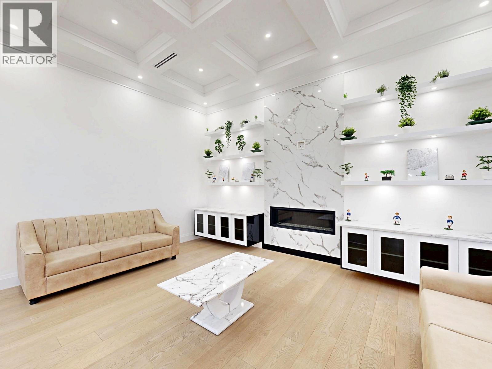 3560 HIGHLAND BOULEVARD, North Vancouver