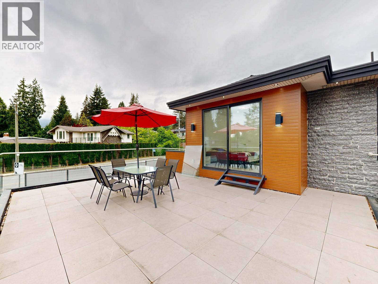 3560 HIGHLAND BOULEVARD, North Vancouver