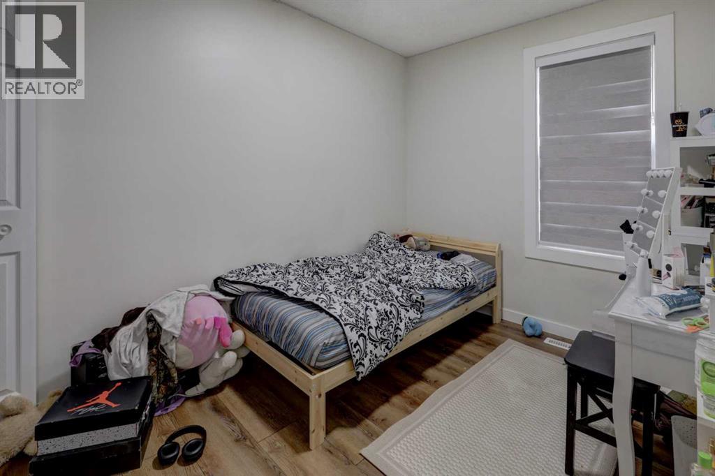 3403 42 Street NE - 14