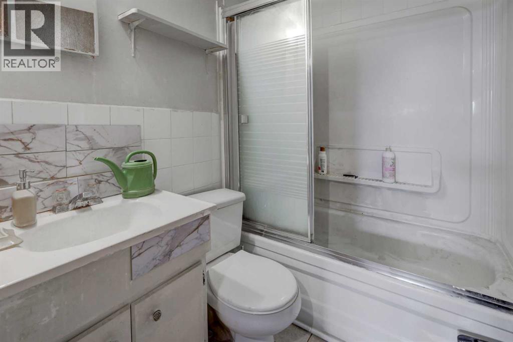 3403 42 Street NE - 11