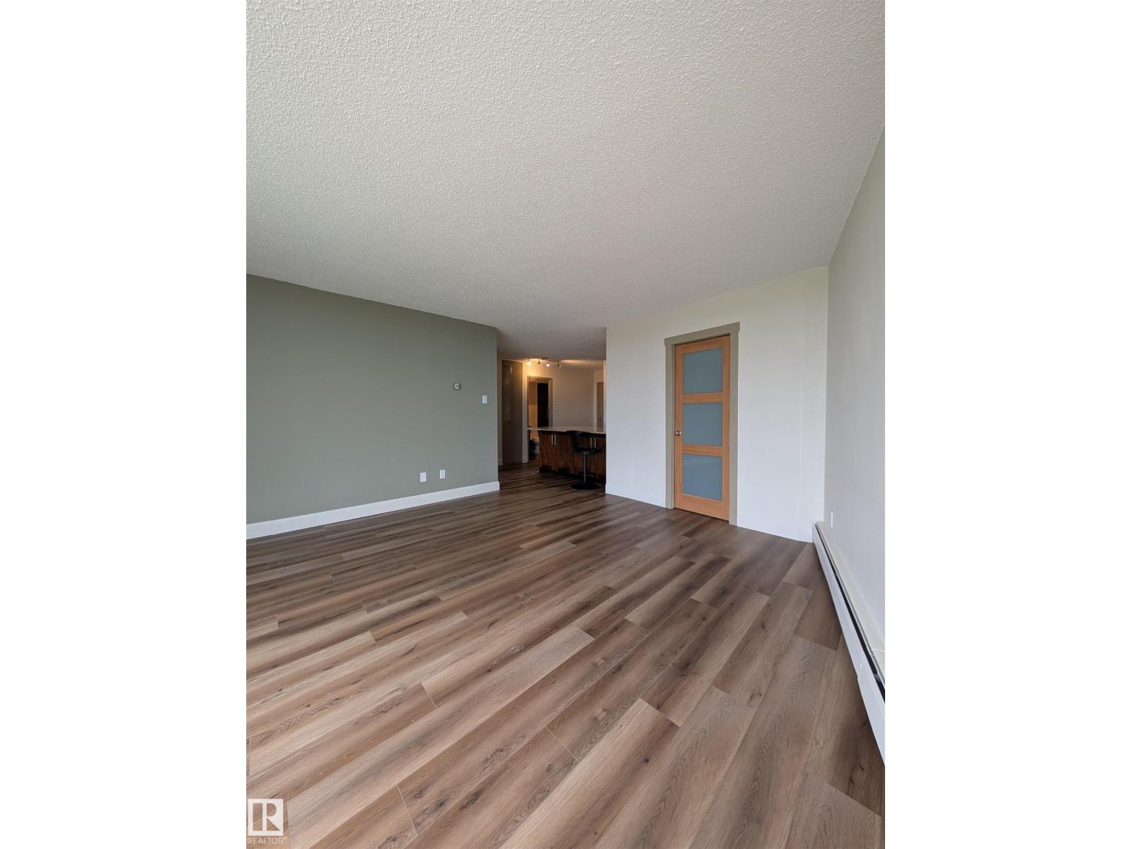 #705 12141 JASPER AV NW - 20