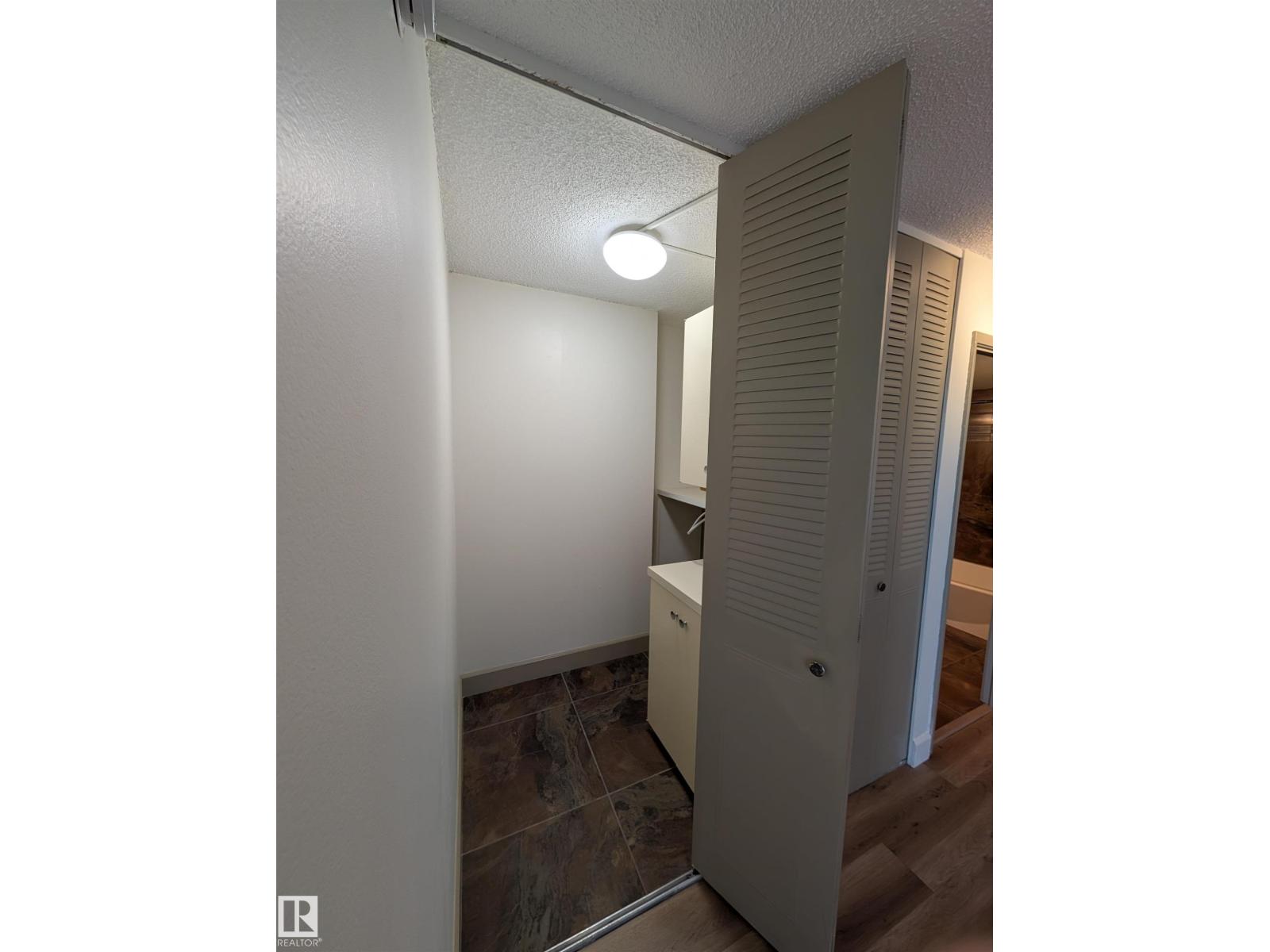 #705 12141 JASPER AV NW - 15