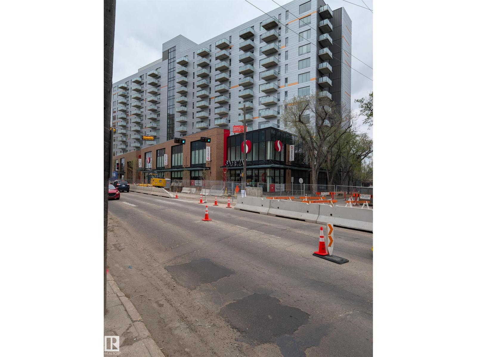 #705 12141 JASPER AV NW - 35