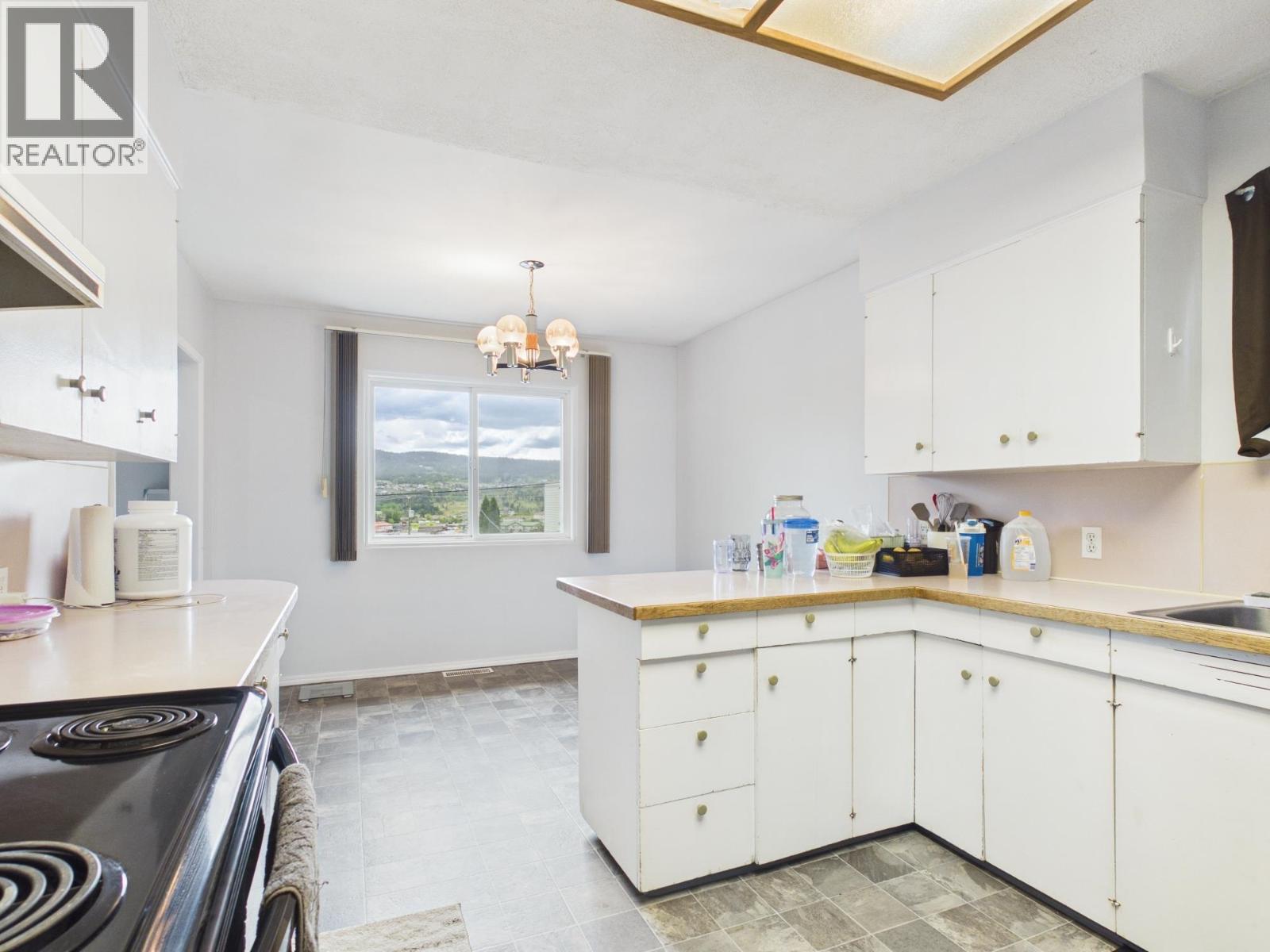 37 WINDMILL CRESCENT - 10