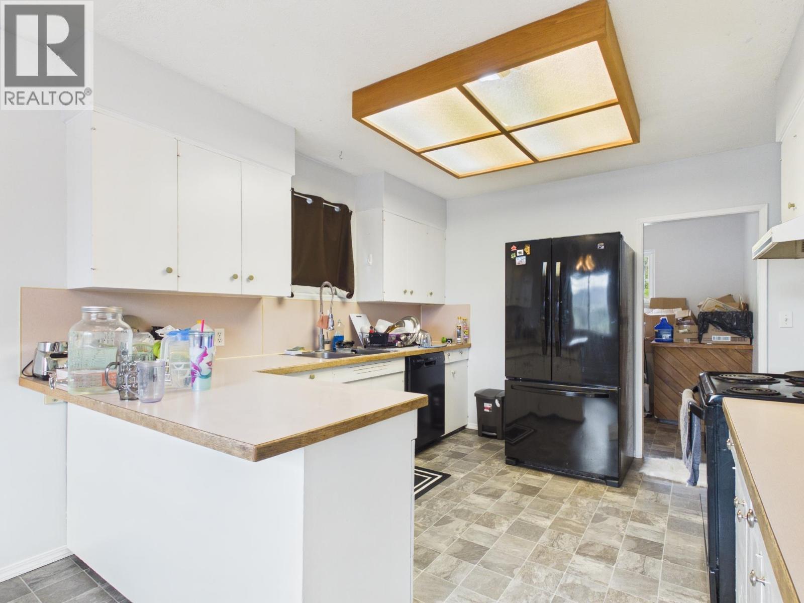 37 WINDMILL CRESCENT - 11