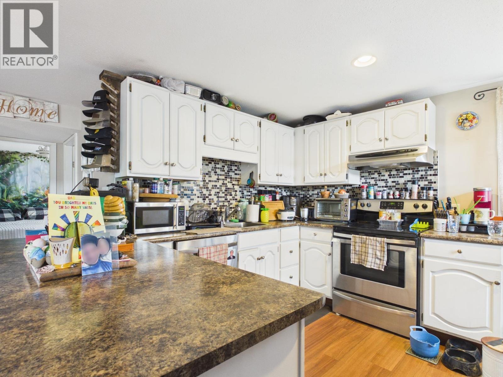 37 WINDMILL CRESCENT - 18