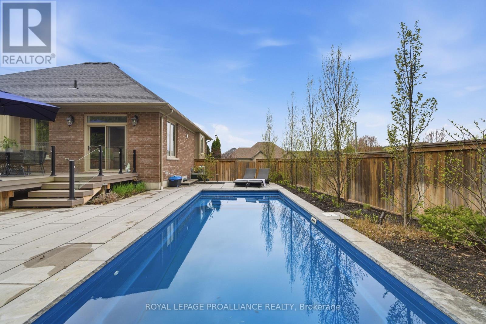 14 ROSSLYN DRIVE - 37