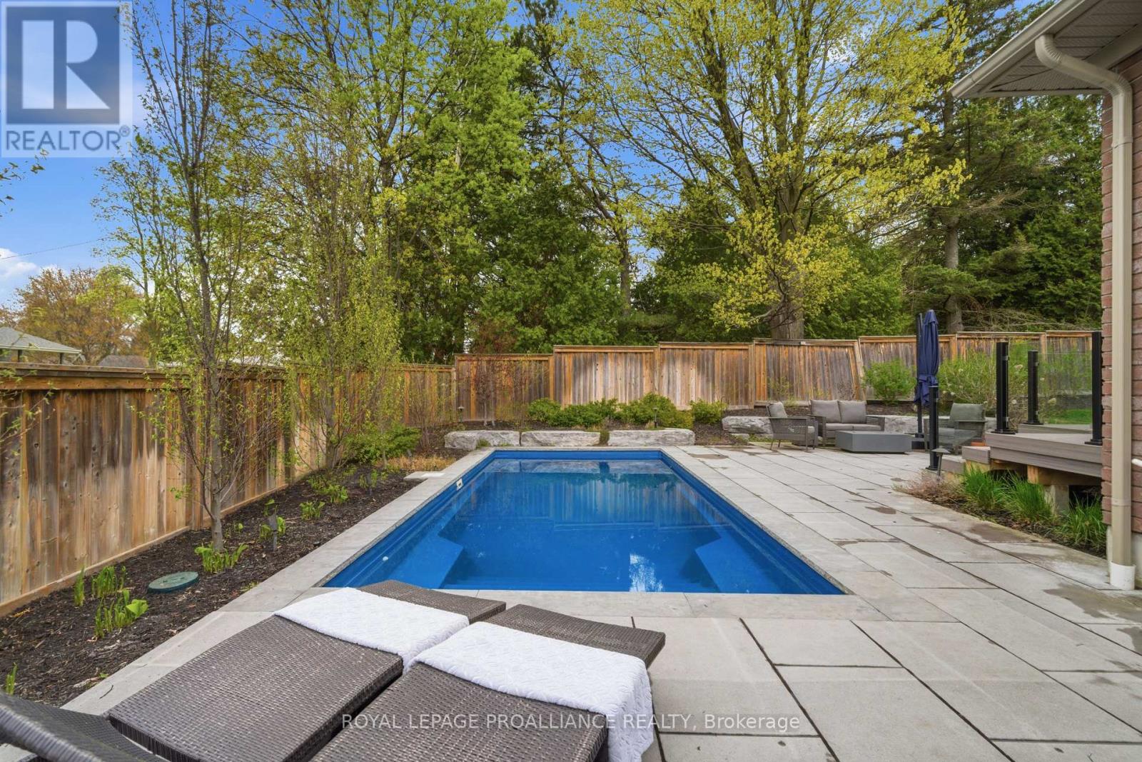 14 ROSSLYN DRIVE - 39