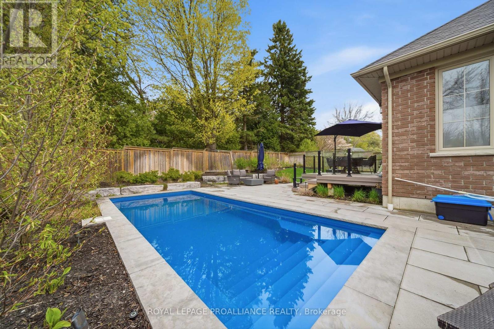 14 ROSSLYN DRIVE - 41