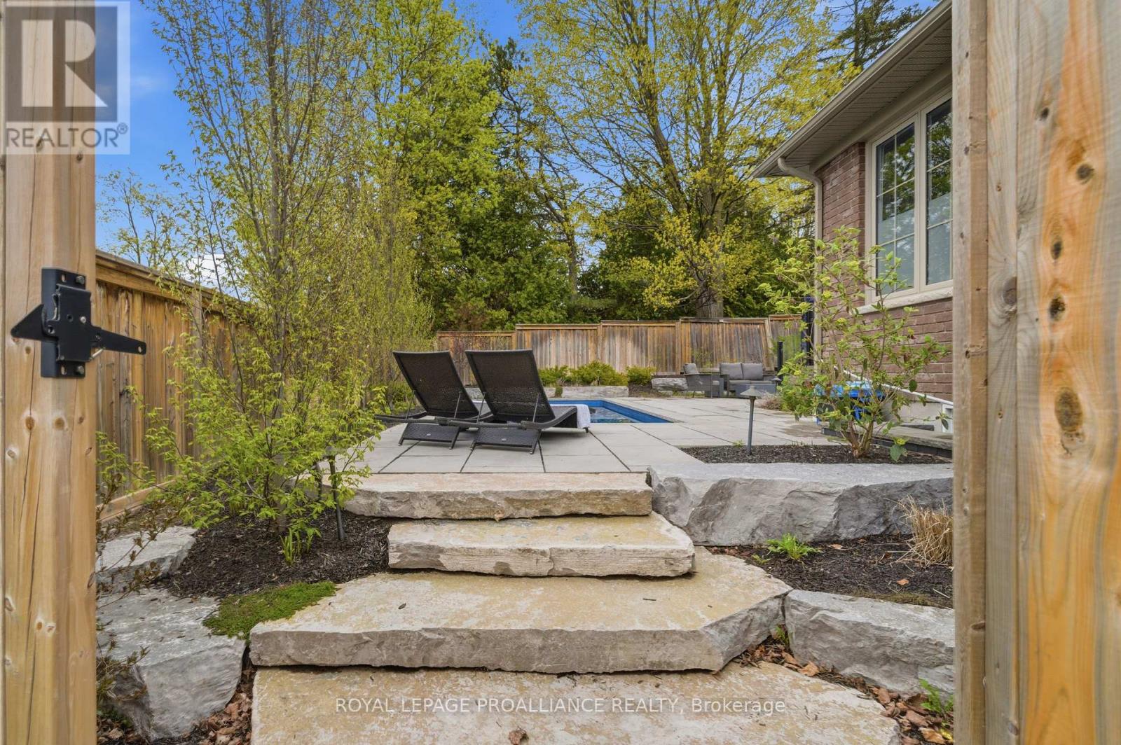 14 ROSSLYN DRIVE - 42