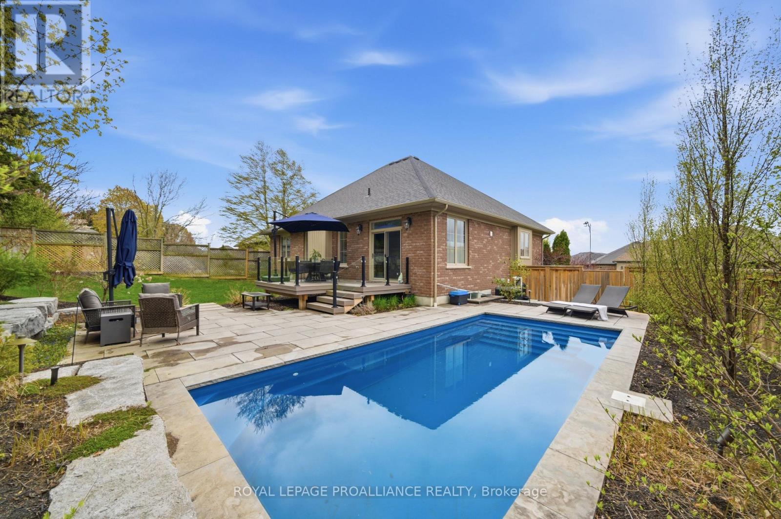 14 ROSSLYN DRIVE - 38