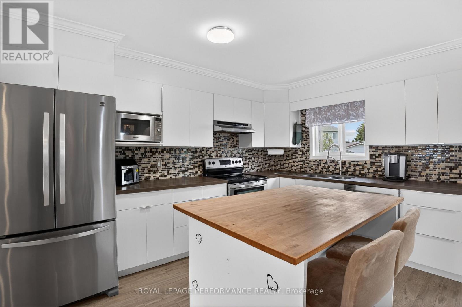 68 LAFLECHE BOULEVARD - 4