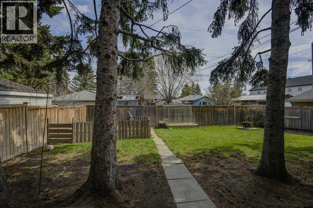 8116 33 Avenue NW - 34