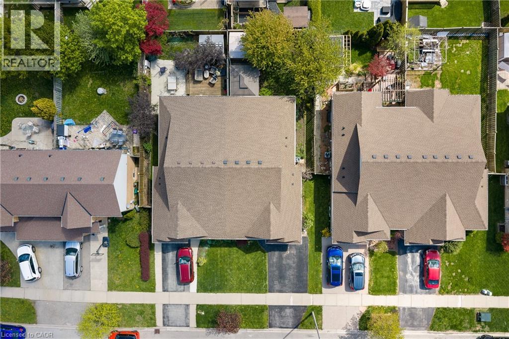 4324 BEVERLEY Crescent - 2