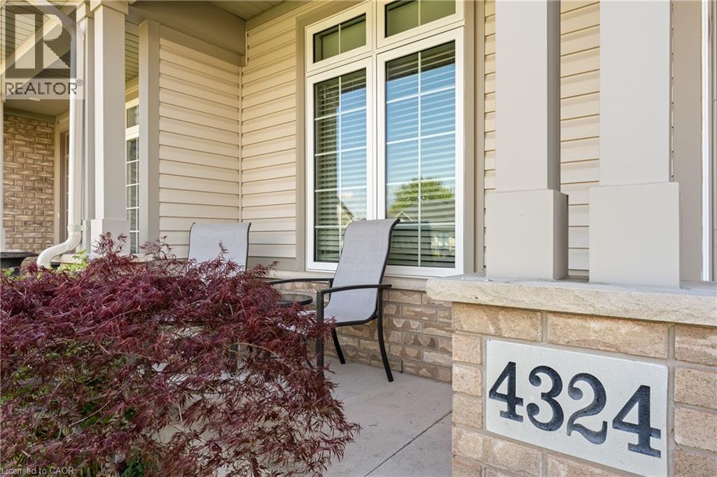 4324 BEVERLEY Crescent - 5