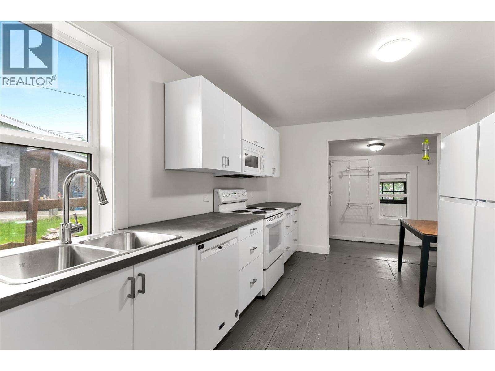 604 Fourth Street E, Revelstoke