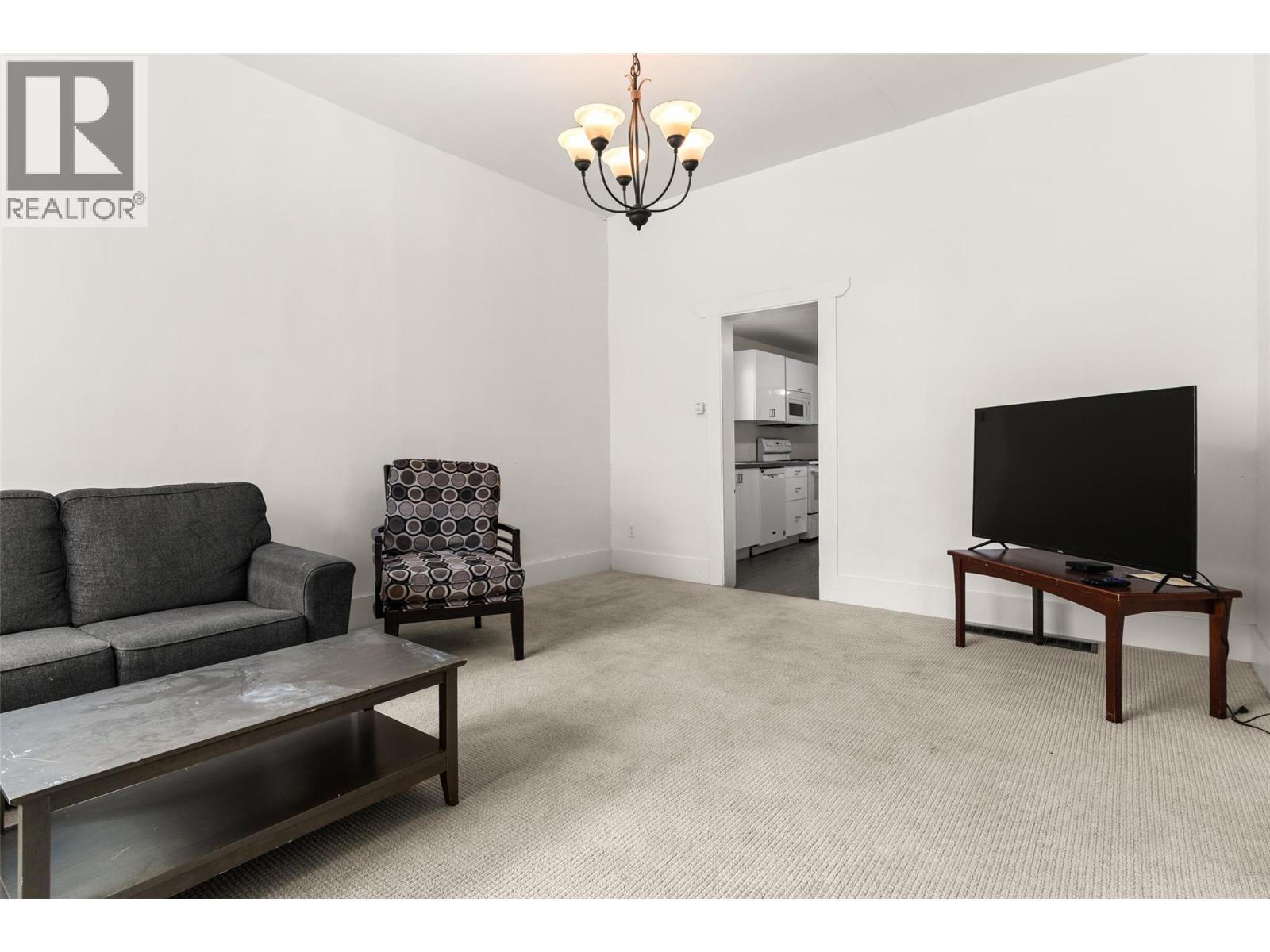604 Fourth Street E, Revelstoke