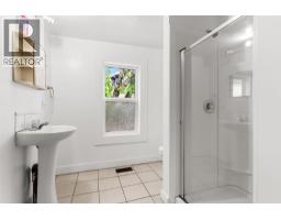 604 Fourth Street E, Revelstoke, BC V0E2S0 Photo 14