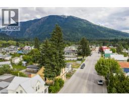 604 Fourth Street E, Revelstoke, BC V0E2S0 Photo 19