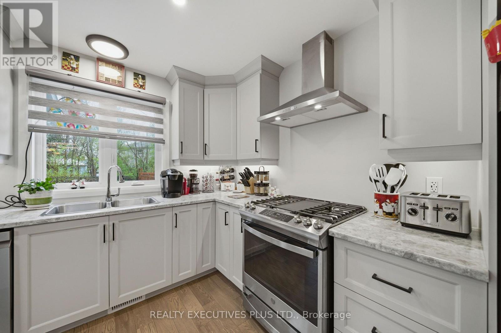 405 VOYAGEUR PLACE W - 11