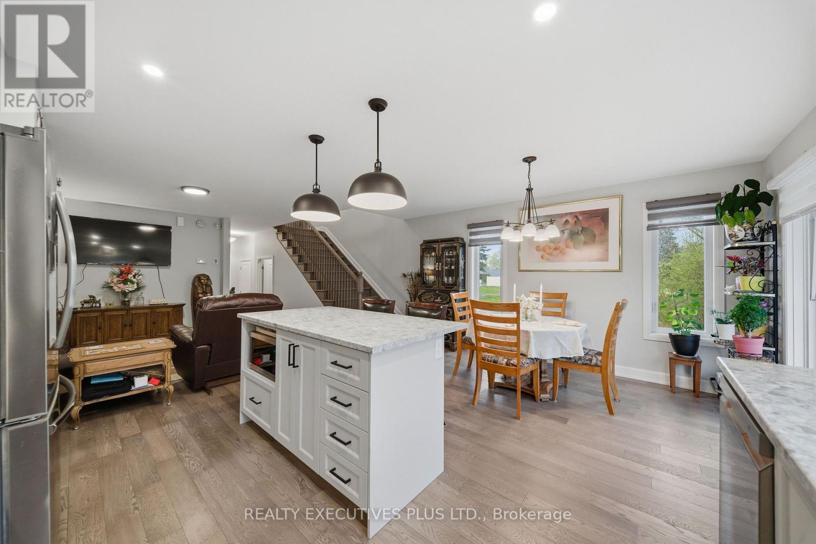 405 VOYAGEUR PLACE W - 12