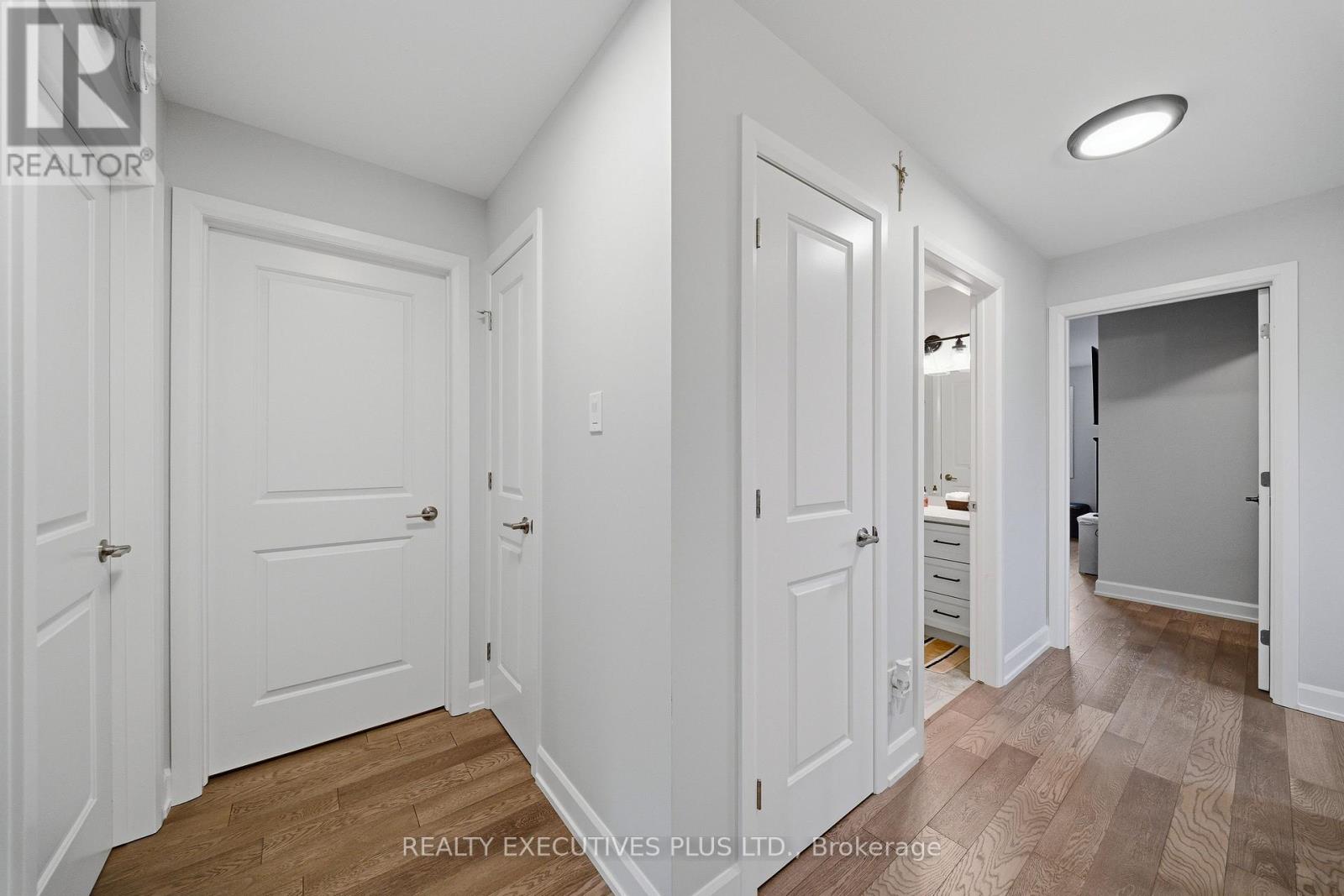 405 VOYAGEUR PLACE W - 16