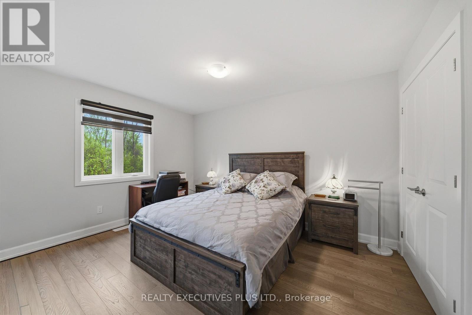 405 VOYAGEUR PLACE W - 17